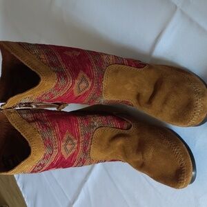 Minnetonka Size 10 Suede Boots, NIB